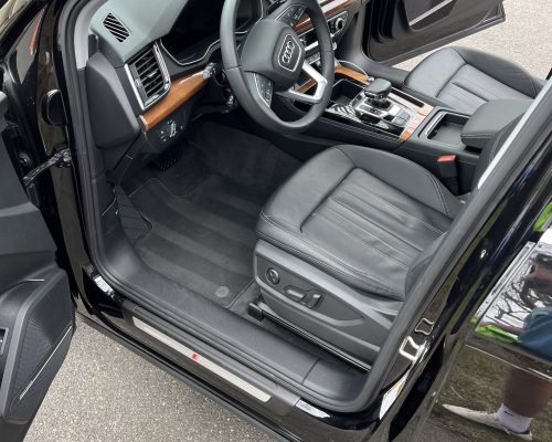 Audi Q5 front seats